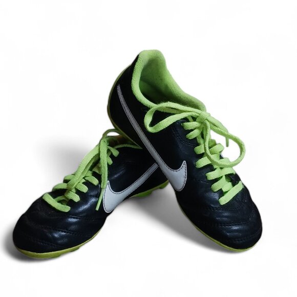 🛍️❤️Nike Tiempo Kids Unisex  Black Neon Green Soccer Cleats Shoes 🛍️❤Size 11.5 - Picture 1 of 8